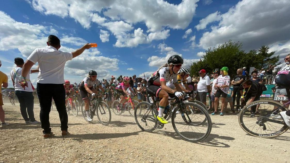 Le tour de France féminin en 2023 - Les chemins blancs de la Côte des Bar